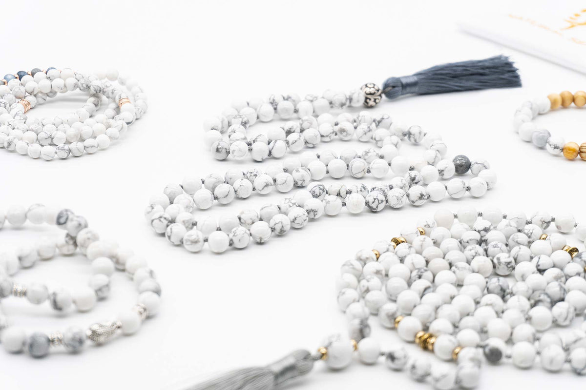 Howlith Schmuck, Mala Kette, Armband und Trommelstein Jetzt Kaufen