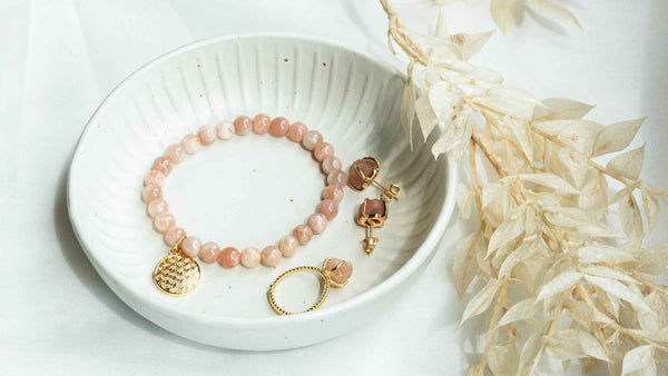 Natural Self Sonnenstein Schmuck Fleur de Vie und Geburtsstein Schmuck